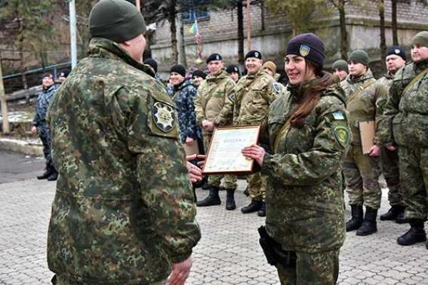 В зоне проведения АТО в рядах полиции работает 1691 женщина В зоне проведения АТО в рядах полиции работает 1691 женщина
