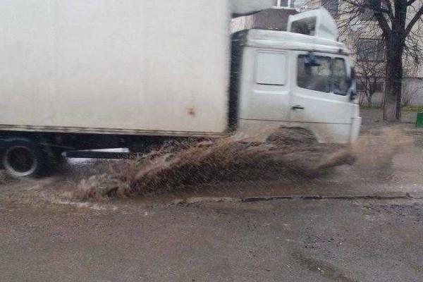 Из-за непогоды Ивано-Франковск превратился в настоящую Венецию