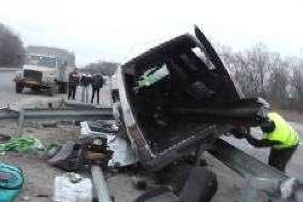 На Полтавщине в ДТП погибли два жителя Луганской области, еще четверо травмированы На Полтавщине в ДТП погибли два жителя Луганской области, еще четверо травмированы