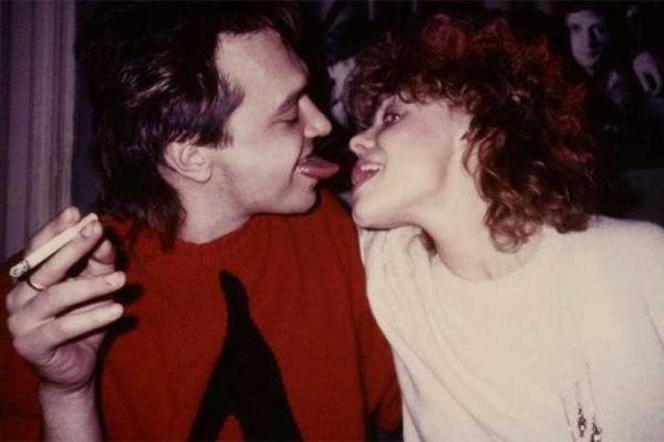 Американская певица Джоанна Стингрей выложила в Сеть архивные фото с советскими рок-звездами