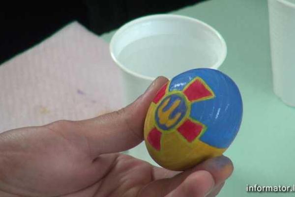 В Старобельске школьники установили новый рекорд Украины, раскрасив 1401 писанку