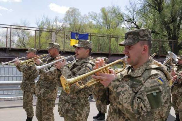 В Новоайдаре состоялось торжественное открытие восстановленного моста через реку Айдар