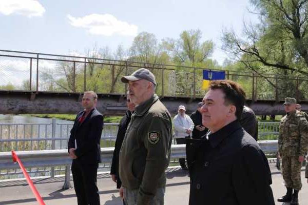 В Новоайдаре состоялось торжественное открытие восстановленного моста через реку Айдар