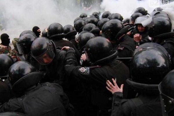 В Донецке два года назад жестко разогнали последний проукраинский митинг: хронология событий В Донецке два года назад жестко разогнали последний проукраинский митинг: хронология событий