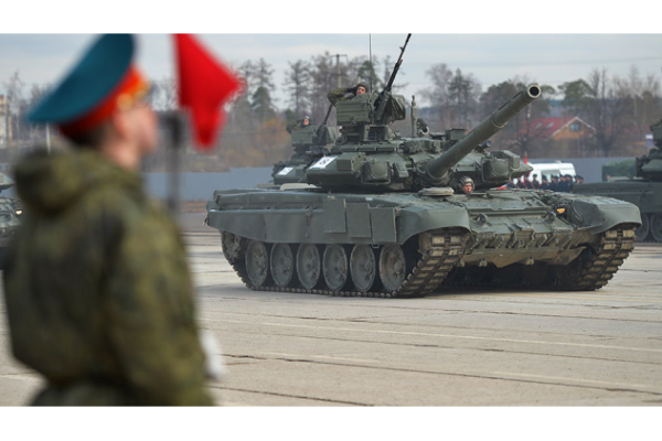 Россия активно готовится к майским праздникам: в Подмосковье прошла первая тренировка Парада Победы