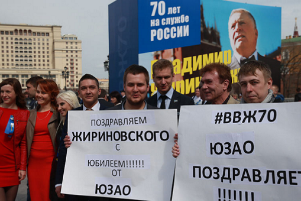 Жириновский в день своего 70-летия устроил народные гуляния в Москве: клоуны, скоморохи, пироги и блины