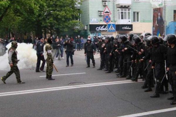 В Донецке два года назад жестко разогнали последний проукраинский митинг: хронология событий В Донецке два года назад жестко разогнали последний проукраинский митинг: хронология событий