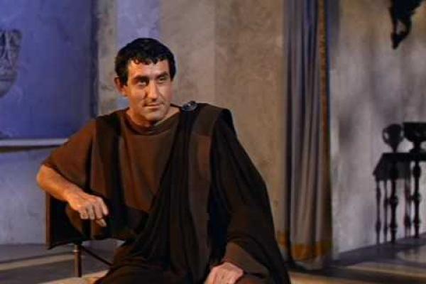 Ушел из жизни актер Дуглас Уилмер, сыгравший легендарного Шерлока Холмса