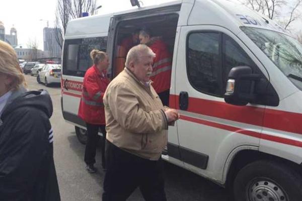 В Киеве напали на активистов, протестующих против строительства высотки на берегу Днепра