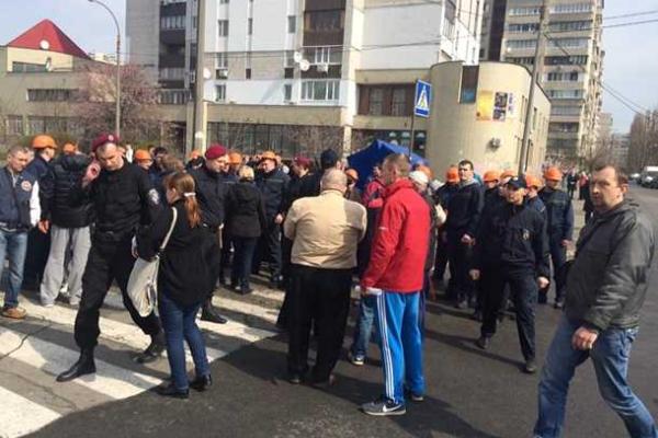 В Киеве напали на активистов, протестующих против строительства высотки на берегу Днепра