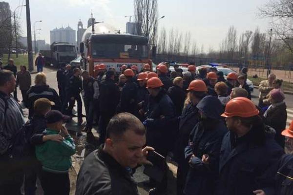 В Киеве напали на активистов, протестующих против строительства высотки на берегу Днепра