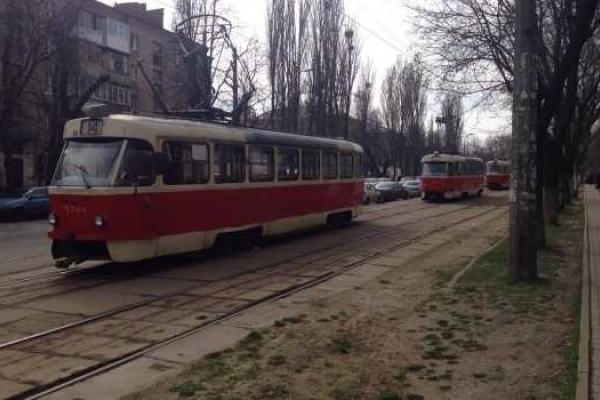 В Киеве в пробку попали 13 трамваев В Киеве в пробку попали 13 трамваев