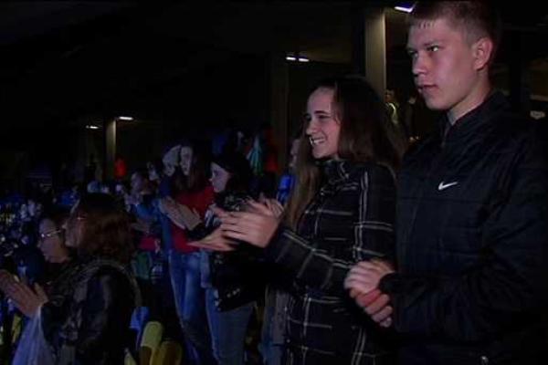 Легендарный Ник Вуйчич встретился с детьми из Донбасса