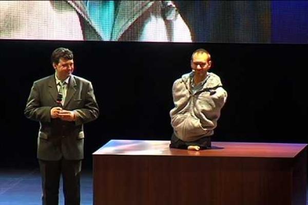 Легендарный Ник Вуйчич встретился с детьми из Донбасса