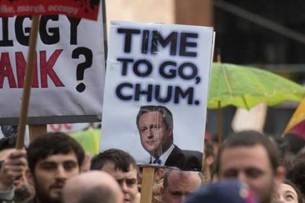 В Британии прокатилась волна протестов: в Лондоне митингуют, требуя отставки Кэмерона