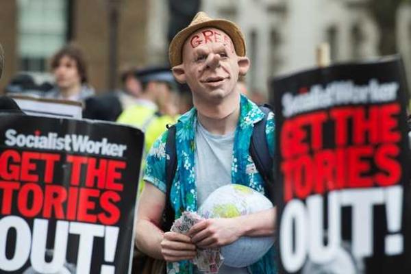 В Британии прокатилась волна протестов: в Лондоне митингуют, требуя отставки Кэмерона