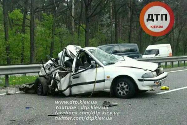 Смертельное ДТП под Киевом: автобус смял автомобиль "Toyota Corolla" вместе с пассажиром Смертельное ДТП под Киевом: автобус смял автомобиль "Toyota Corolla" вместе с пассажиром