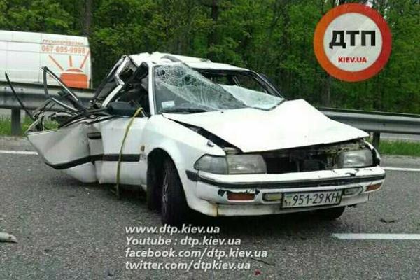 Смертельное ДТП под Киевом: автобус смял автомобиль "Toyota Corolla" вместе с пассажиром Смертельное ДТП под Киевом: автобус смял автомобиль "Toyota Corolla" вместе с пассажиром