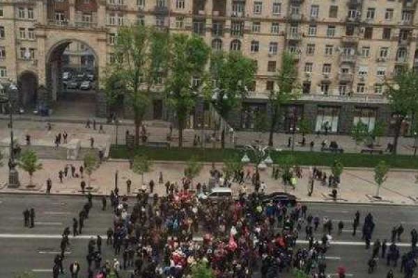 Мэрию Киева штурмуют активисты "Алкомайдана", перекрыто движение на Крещатике