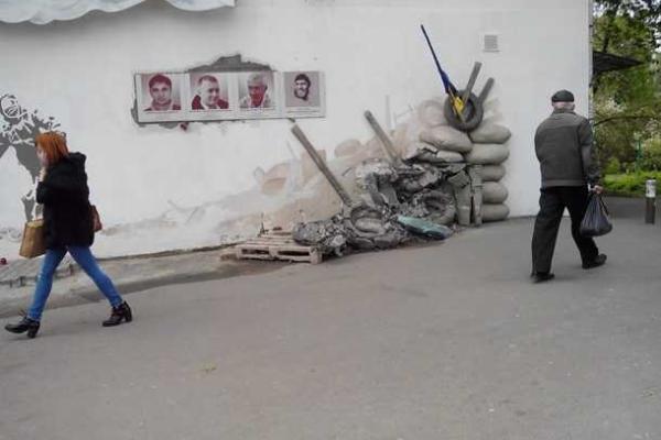 В Ровно разрушен памятник Героям Небесной сотни: в стелу въехал автомобиль