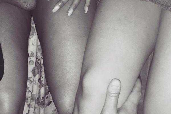 Светская львица Ким Кардашьян опубликовала в сети серию пикантных снимков