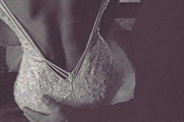 Светская львица Ким Кардашьян опубликовала в сети серию пикантных снимков