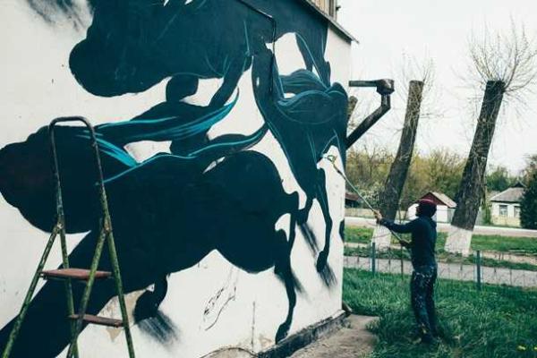 К годовщине катастрофы на центральной улице Чернобыля появился мурал К годовщине катастрофы на центральной улице Чернобыля появился мурал