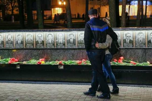 В Славутиче и Киеве отдали дань памяти ликвидаторам аварии на ЧАЭС В Славутиче и Киеве отдали дань памяти ликвидаторам аварии на ЧАЭС