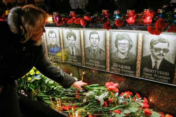 В Славутиче и Киеве отдали дань памяти ликвидаторам аварии на ЧАЭС В Славутиче и Киеве отдали дань памяти ликвидаторам аварии на ЧАЭС