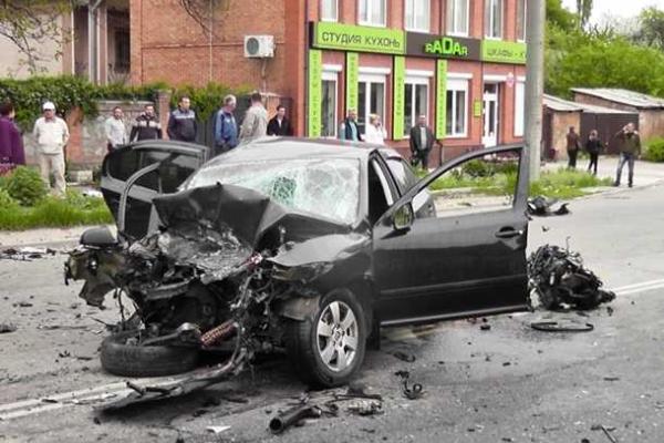 В Кировограде в результате массового ДТП пострадали четыре человека, автомобили превратились в груду металла В Кировограде в результате массового ДТП пострадали четыре человека, автомобили превратились в груду металла