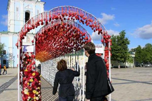 Киевляне и гости столицы могут загадать желание в "Писанковом тоннеле" Киевляне и гости столицы могут загадать желание в "Писанковом тоннеле"