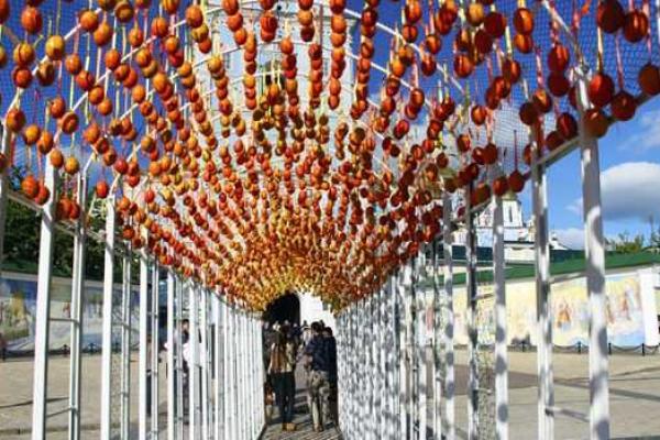 Киевляне и гости столицы могут загадать желание в "Писанковом тоннеле" Киевляне и гости столицы могут загадать желание в "Писанковом тоннеле"