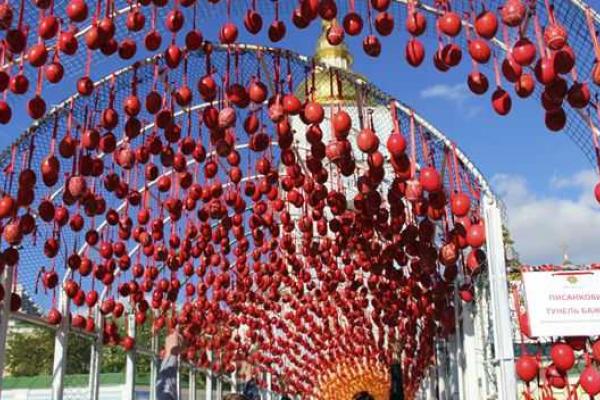 Киевляне и гости столицы могут загадать желание в "Писанковом тоннеле" Киевляне и гости столицы могут загадать желание в "Писанковом тоннеле"