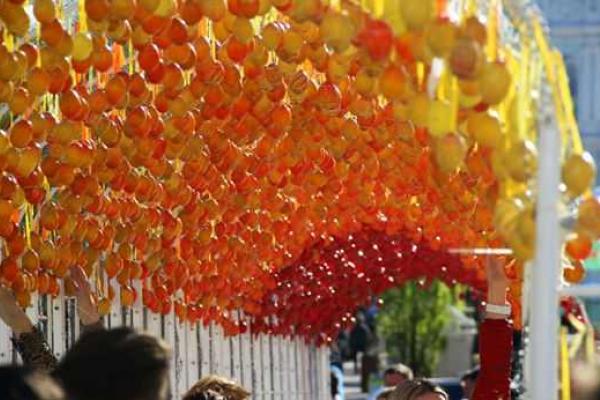 Киевляне и гости столицы могут загадать желание в "Писанковом тоннеле" Киевляне и гости столицы могут загадать желание в "Писанковом тоннеле"