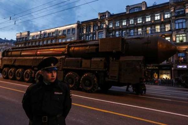 В центре Москвы провели ночную репетицию Парада Победы