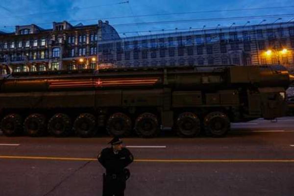 В центре Москвы провели ночную репетицию Парада Победы