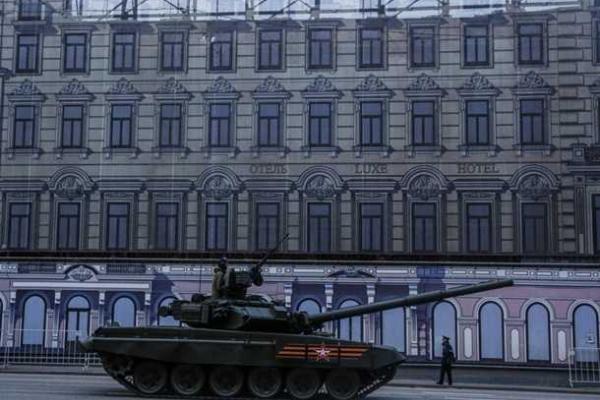 В центре Москвы провели ночную репетицию Парада Победы