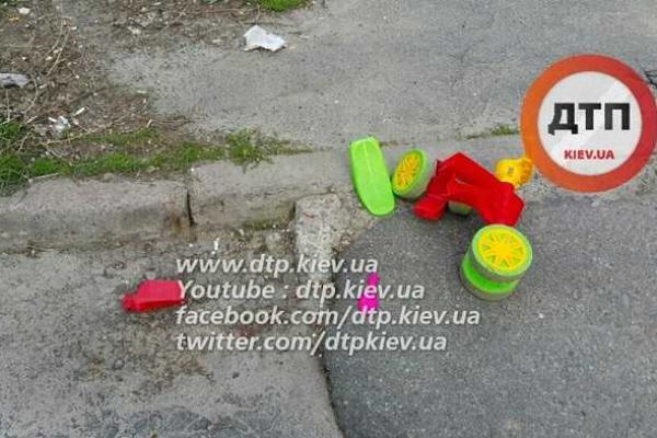 В Киеве женщина на внедорожнике "Lexus" переехала 4-летнего ребенка. 18+ В Киеве женщина на внедорожнике "Lexus" переехала 4-летнего ребенка. 18+