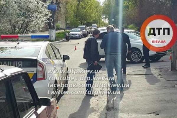 В Киеве женщина на внедорожнике "Lexus" переехала 4-летнего ребенка. 18+ В Киеве женщина на внедорожнике "Lexus" переехала 4-летнего ребенка. 18+