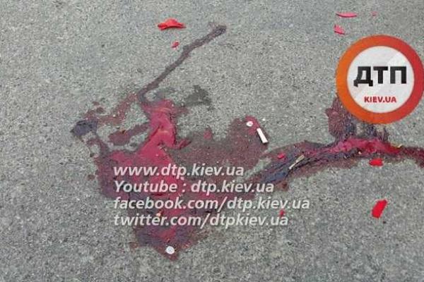 В Киеве женщина на внедорожнике "Lexus" переехала 4-летнего ребенка. 18+ В Киеве женщина на внедорожнике "Lexus" переехала 4-летнего ребенка. 18+