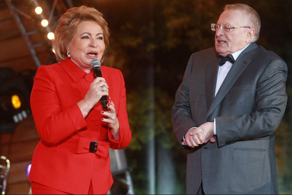 Жириновский в день своего 70-летия устроил народные гуляния в Москве: клоуны, скоморохи, пироги и блины