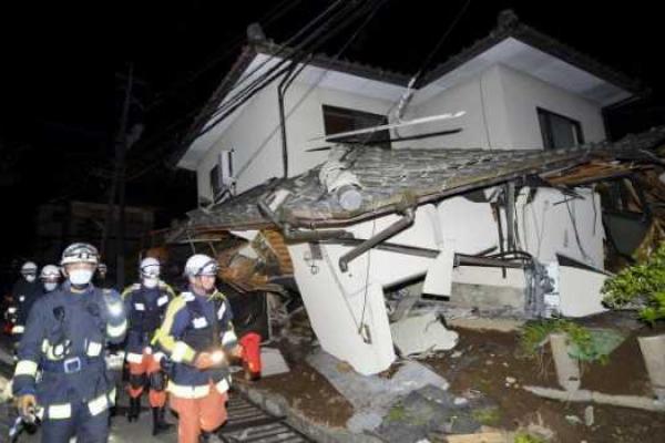 В Японии произошло мощное землетрясение: 9 человек погибли, более 900 пострадали 