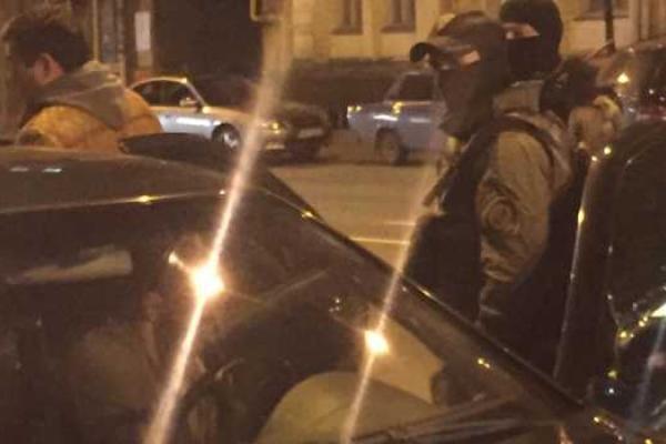 В Киеве полицейские открыли стрельбу во время задержания автограбителей В Киеве полицейские открыли стрельбу во время задержания автограбителей