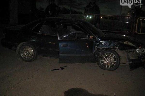 В центре Одессы ночью столкнулись три иномарки: пострадали 6 человек