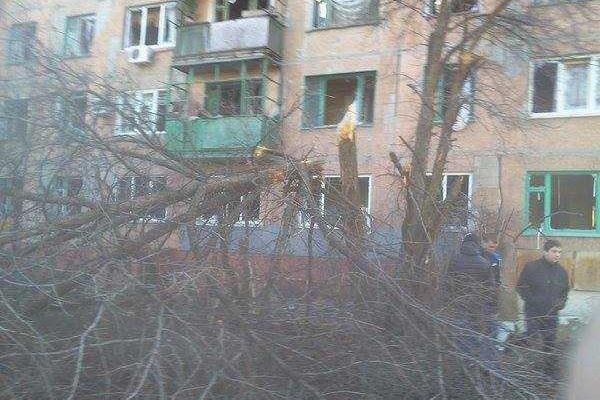 Жители Зайцево вновь спускаются в подвалы: бои и обстрелы не прекращаются Жители Зайцево вновь спускаются в подвалы: бои и обстрелы не прекращаются