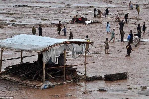 В Пакистане сильные ливни вызвали наводнение: разрушены дома, есть жертвы