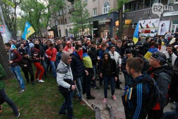 В Донецке два года назад жестко разогнали последний проукраинский митинг: хронология событий В Донецке два года назад жестко разогнали последний проукраинский митинг: хронология событий