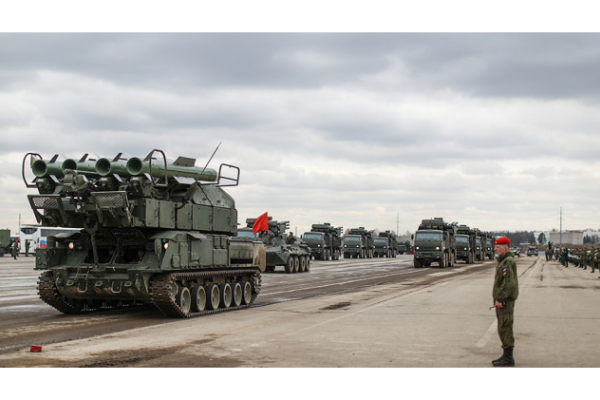 Россия активно готовится к майским праздникам: в Подмосковье прошла первая тренировка Парада Победы