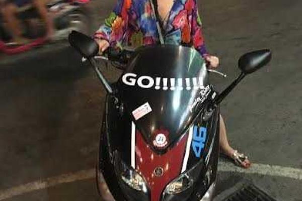 Светская львица Лена Ленина потеряла мотоцикл на жарком островке в Юго-Восточной Азии