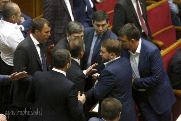 На заседании Верховной Рады нардеп Витко жестко оскорбил Олега Ляшко На заседании Верховной Рады нардеп Витко жестко оскорбил Олега Ляшко